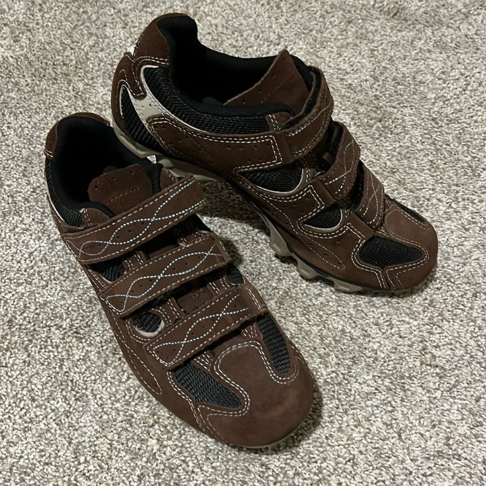 Specialized body geometry cycling shoes